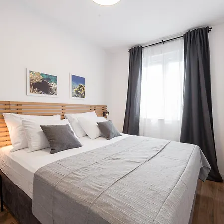 Bayview Apartment *