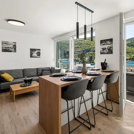 Bayview Apartment *